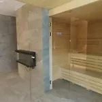 Port Basen & Jacuzzi דירה