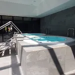 Port Basen & Jacuzzi קולובז'ג