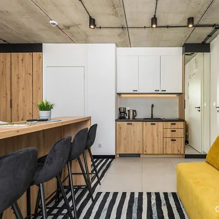 Port Basen & Jacuzzi Apartment