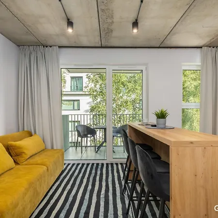 Port Basen & Jacuzzi Apartment