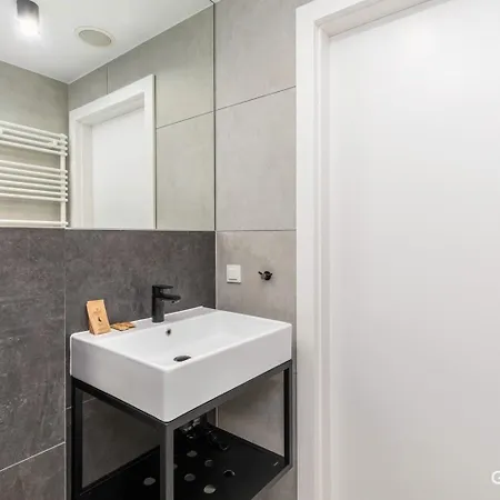 Port Basen & Jacuzzi Apartment *